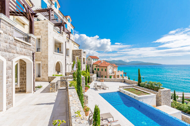 Lustica Bay: waterfront development with a golf course