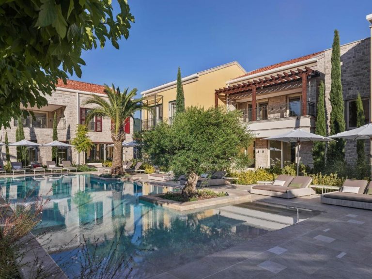 Apartment on the waterfront in luxury residential complex Portonovi
