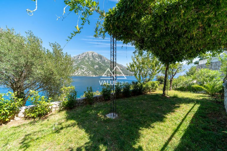 Villa in gated community on the seafront