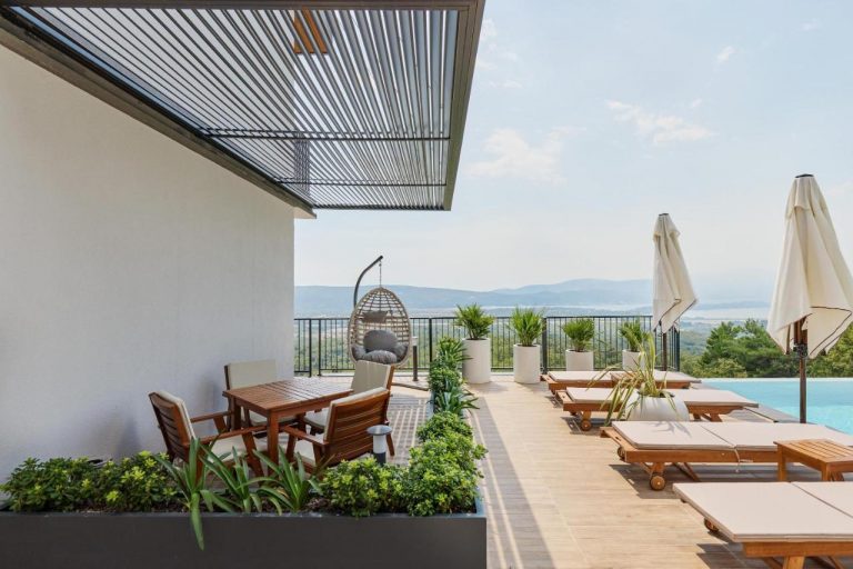 Stan sa jednom spavaćom sobom u novom kompleksu sa bazenom i pogledom na more u Tivtu