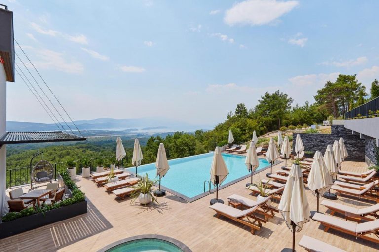 Stan sa jednom spavaćom sobom u novom kompleksu sa bazenom i pogledom na more u Tivtu