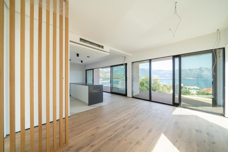 Luxurious 3-bedroom penthouse with panoramic seaview in Budva