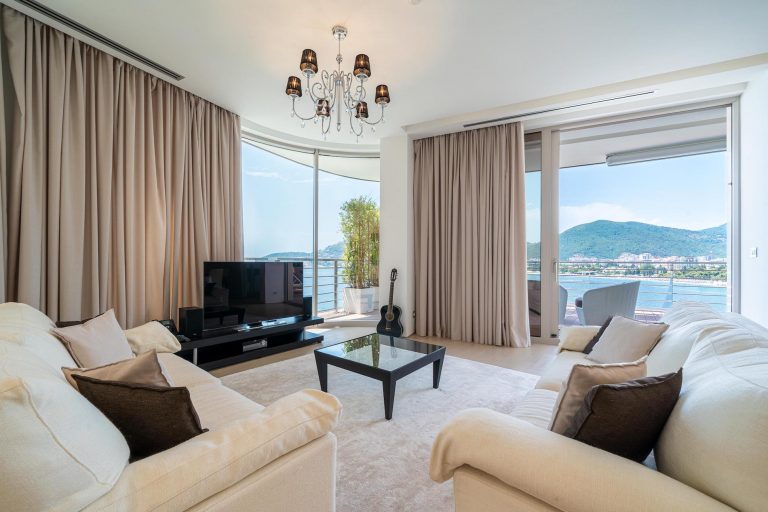 Two bedroom apartment in Dukley Gardens