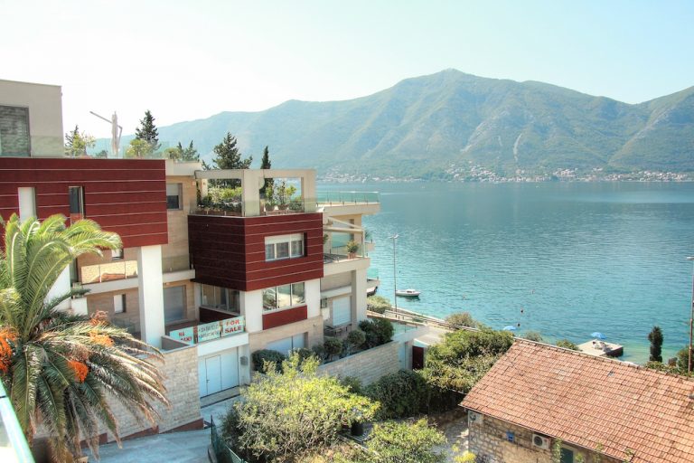 Stan u Ljuti sa panoramskim pogledom na more
