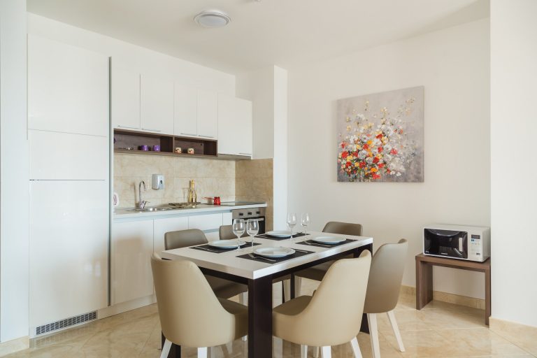 Furnished two-bedroom apartment in a residential complex with a pool in Bečići