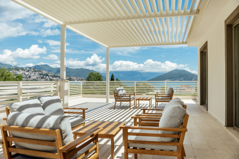 New residential complex with pool near the beach in Igalo