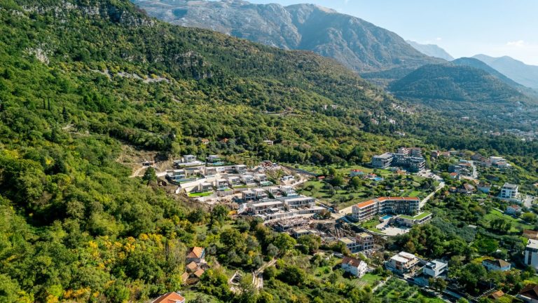 Novi kotedž naselje u predgrađu Tivta