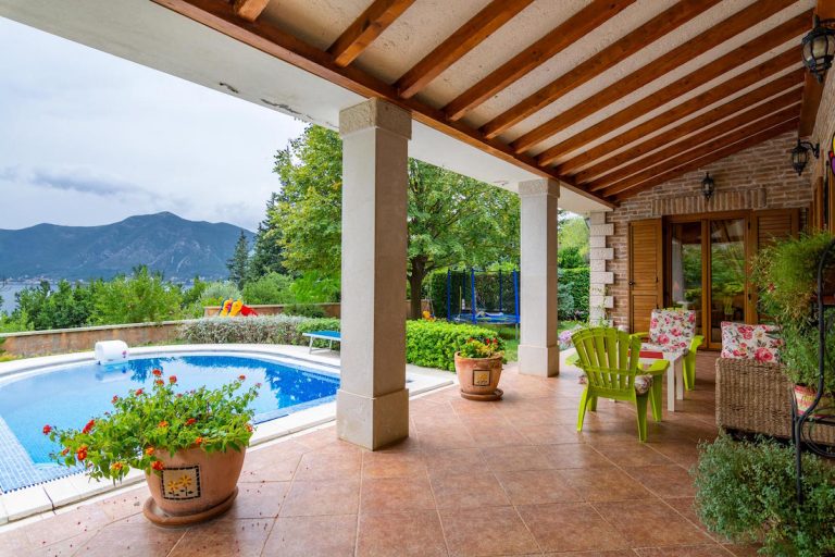 Villa with panoramic view over Kotor Bay
