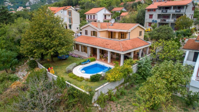 Villa with panoramic view over Kotor Bay