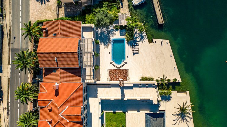 Waterfront villa with swimming pool in Risan