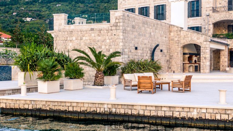 Waterfront villa with swimming pool in Risan