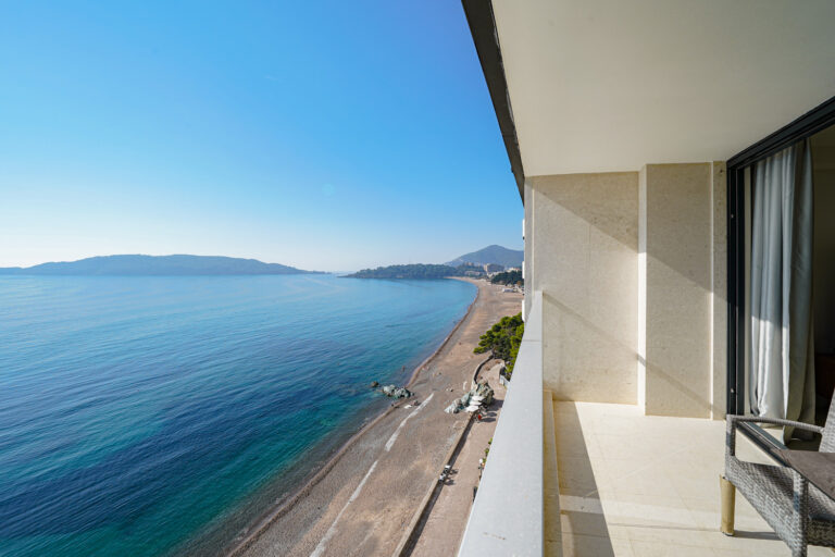 Stan sa 2 spavaće sobe na obali mora sa panoramskim pogledom u Rafailovićima