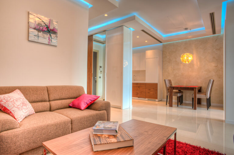 Apartman sa pogledom na more pored šetališta u centru Budve