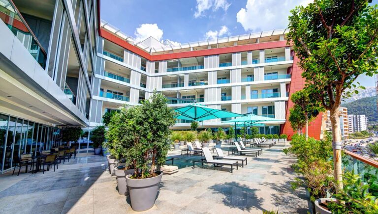 Apartman sa pogledom na more pored šetališta u centru Budve