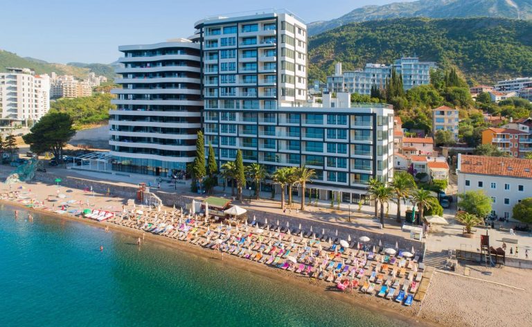 Stan sa 2 spavaće sobe na obali mora sa panoramskim pogledom u Rafailovićima