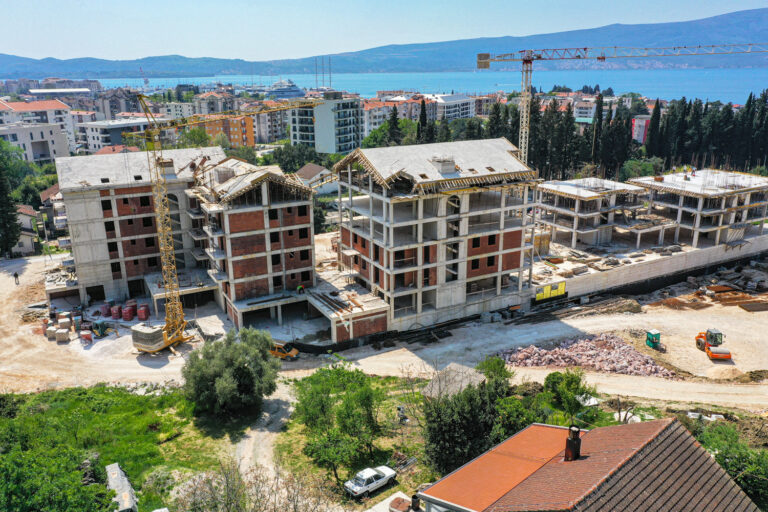 1-bedroom apartment in a new complex in Tivat