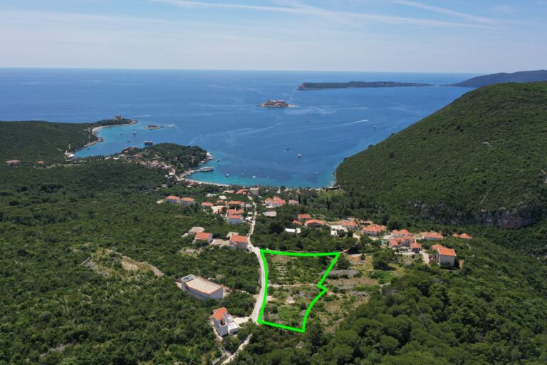 Landplot with seaview for construction of villas