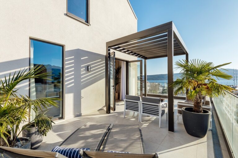 Luxury penthouse with panoramic sea views in Porto-Montenegro