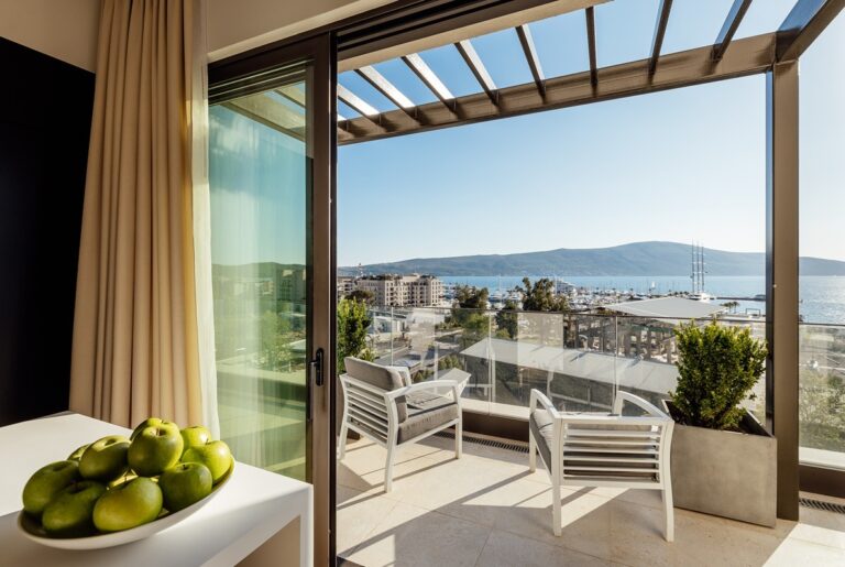 Luxury penthouse with panoramic sea views in Porto-Montenegro