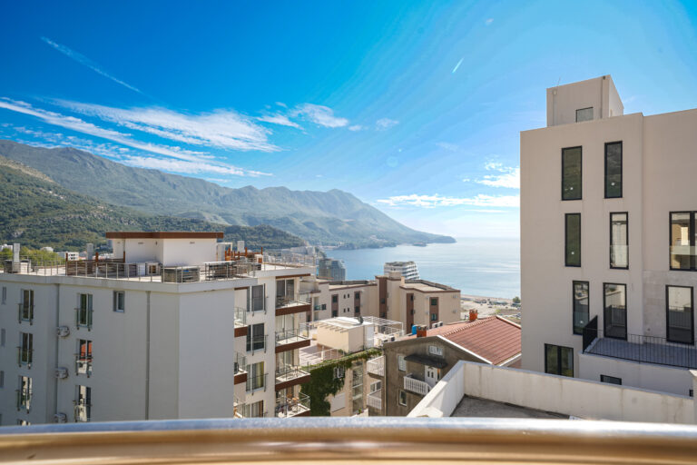 Apartment with 2 bedrooms sea view in Residential Complex with swimming pool in Becici
