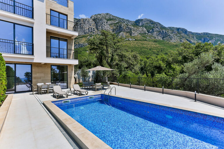 The new townhouse with pool and sea view in Budva Riviera