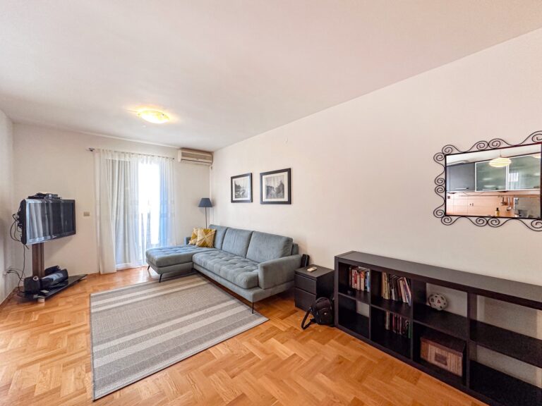 Furnished 2-bedroom apartment in Petrovac