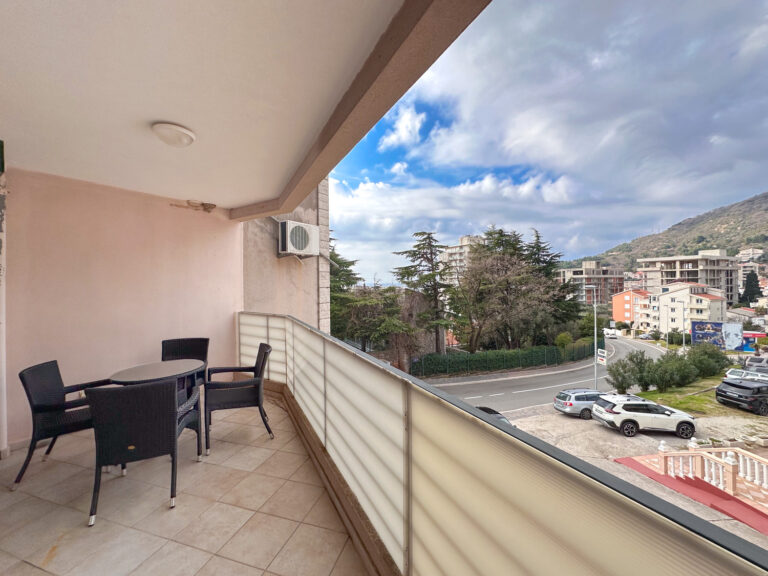 Furnished 2-bedroom apartment in Petrovac
