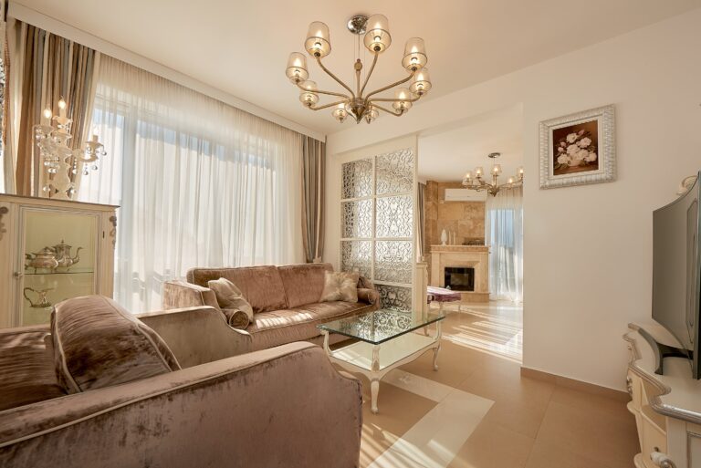 Namješteni trosobni apartman u Bečićima