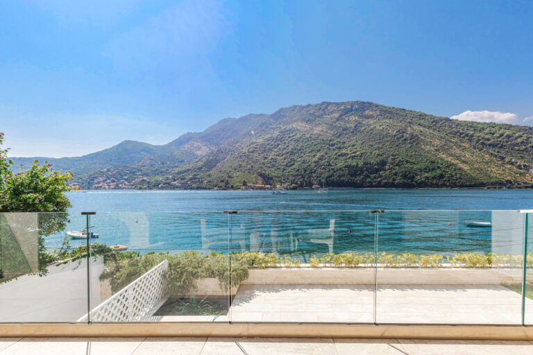 Private: Family villa on the first line of the sea in Kotor bay
