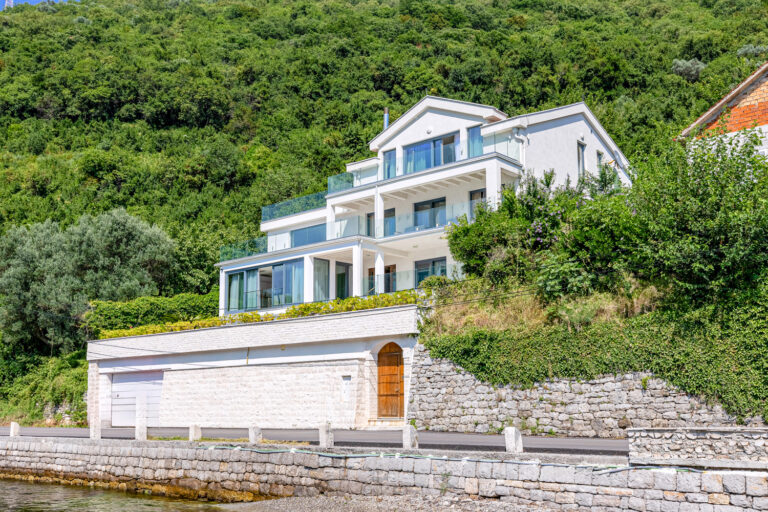 Private: Family villa on the first line of the sea in Kotor bay