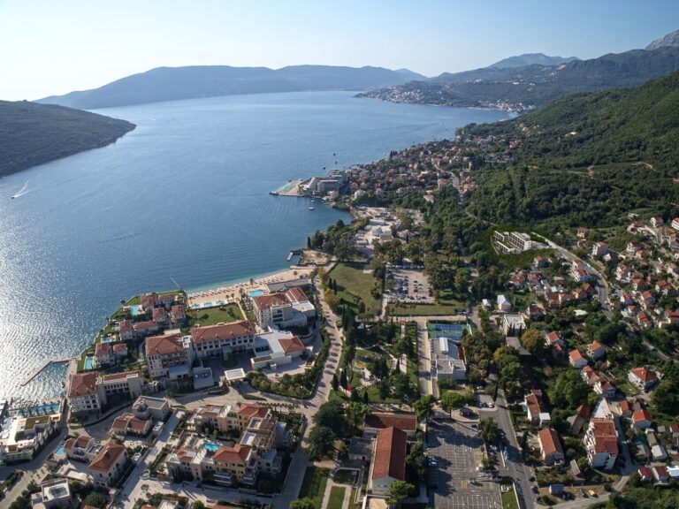 Novi stambeni kompleks blizu mora i Portonovog