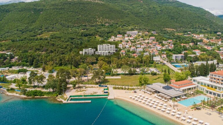 Novi stambeni kompleks blizu mora i Portonovog