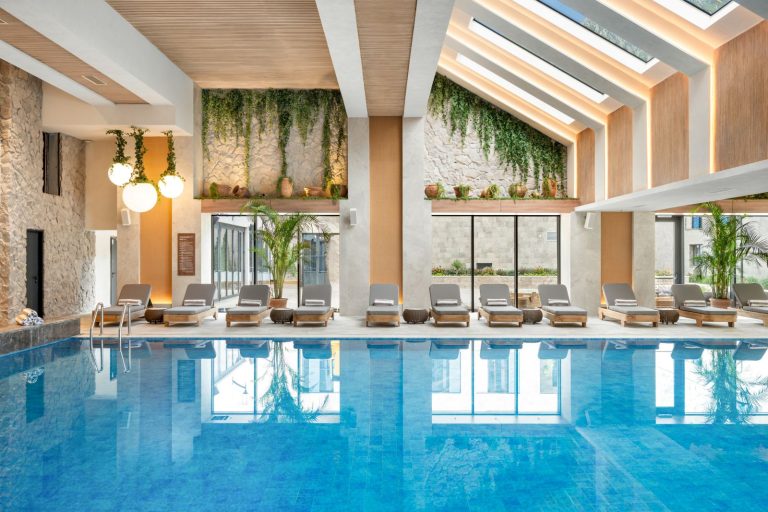 Апартаменты с 2 спальнями и двориком в MÖVENPICK RESIDENCES на 1 линии