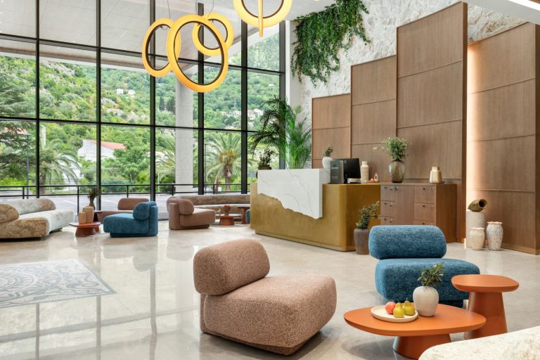 Апартаменты с 2 спальнями и двориком в MÖVENPICK RESIDENCES на 1 линии