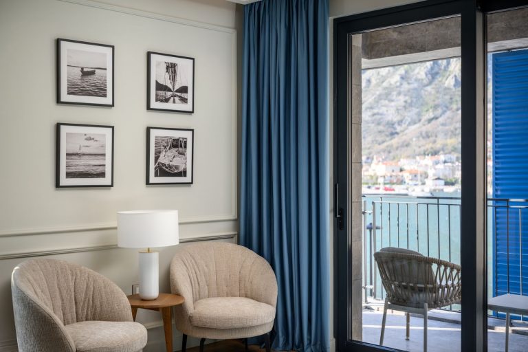 Two-bedroom apartment with sea view in an exclusive first-line project in Risan