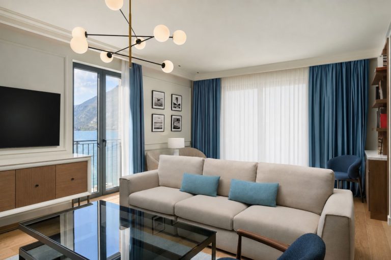 Two-bedroom apartment with sea view in an exclusive first-line project in Risan