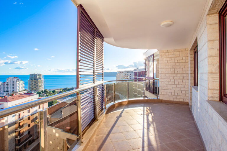 Scenic furnished apartments with 2 bedrooms in Bečići