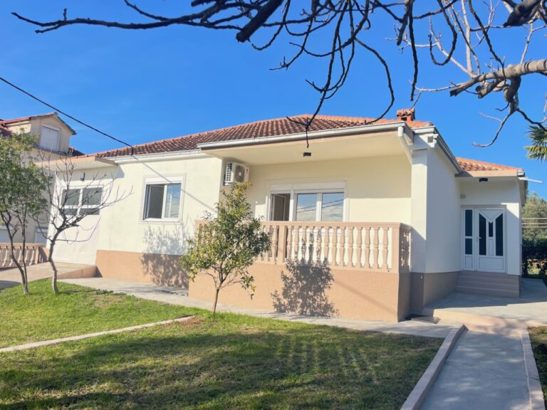 House with garden in Tivat – Dumidran area