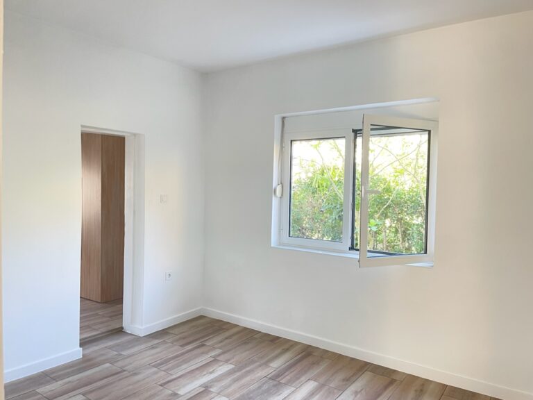 House with garden in Tivat – Dumidran area