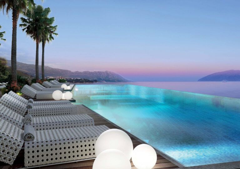 Luxury 3-bedroom apartment in the Riviera residential complex on the first coastline in Budva