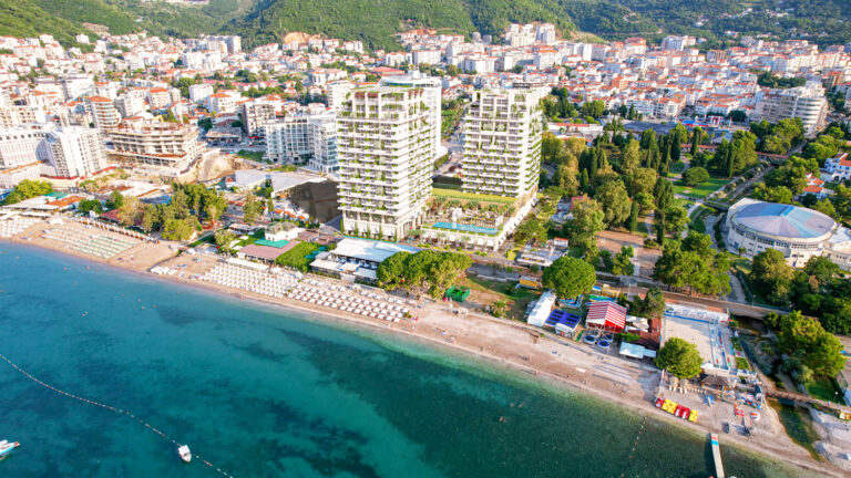 Luxury 3-bedroom apartment in the Riviera residential complex on the first coastline in Budva