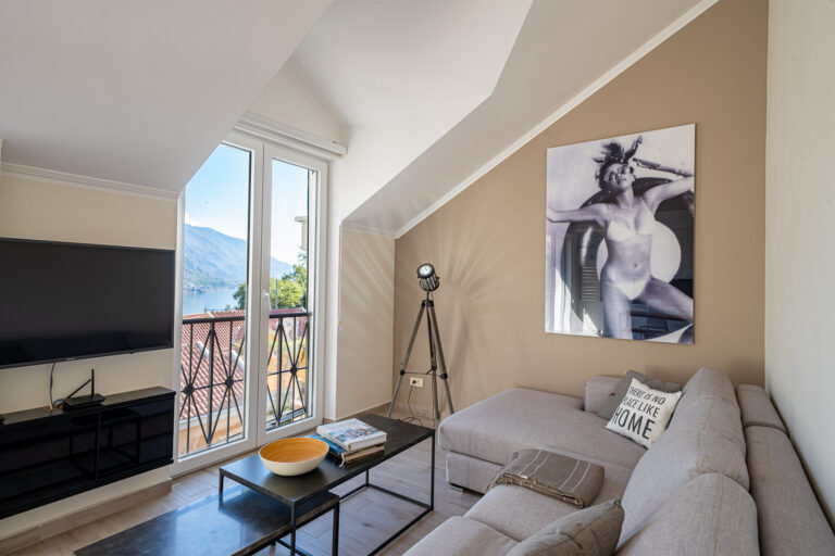 Furnished 1-bedroom apartment with panoramic views in residential complex with pool in Orahovac