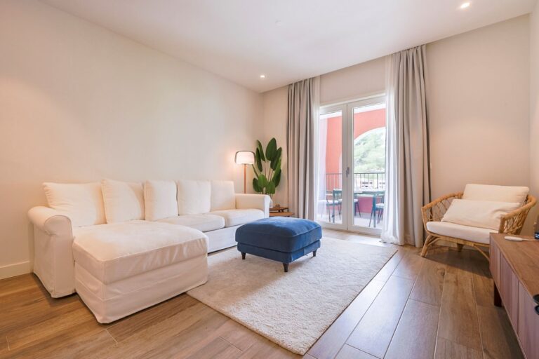 Luxurious 1-Bedroom Apartment with Terrace in the Prestigious Centrale District in Luštica Bay