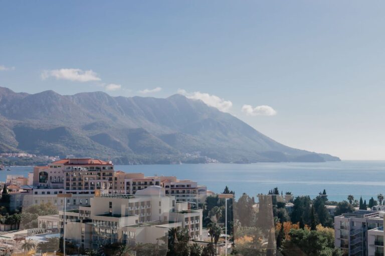 2-Bedroom Apartment with Panoramic Terrace in Bečići