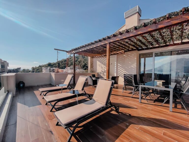 2-Bedroom Apartment with Panoramic Terrace in Bečići
