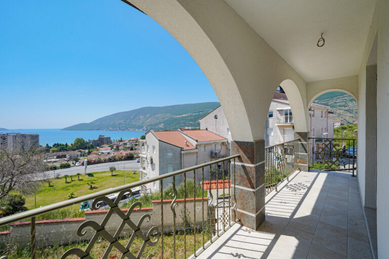 New sea-view house in Herceg Novi