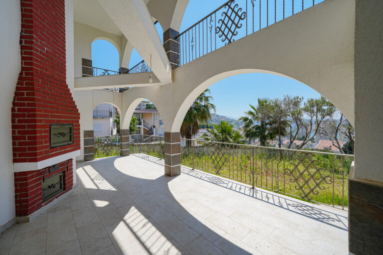 New sea-view house in Herceg Novi