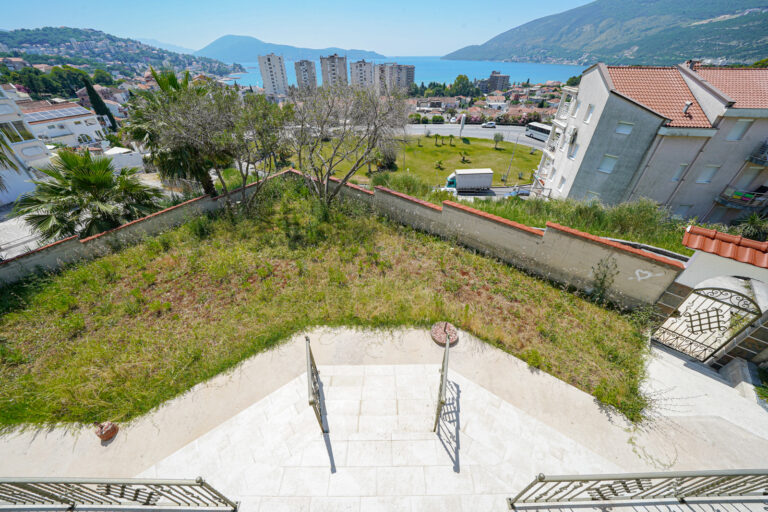 New sea-view house in Herceg Novi