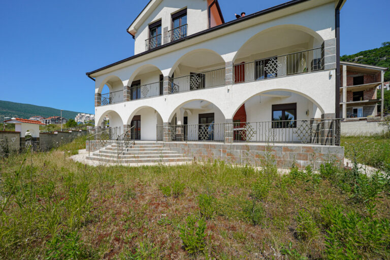 New sea-view house in Herceg Novi