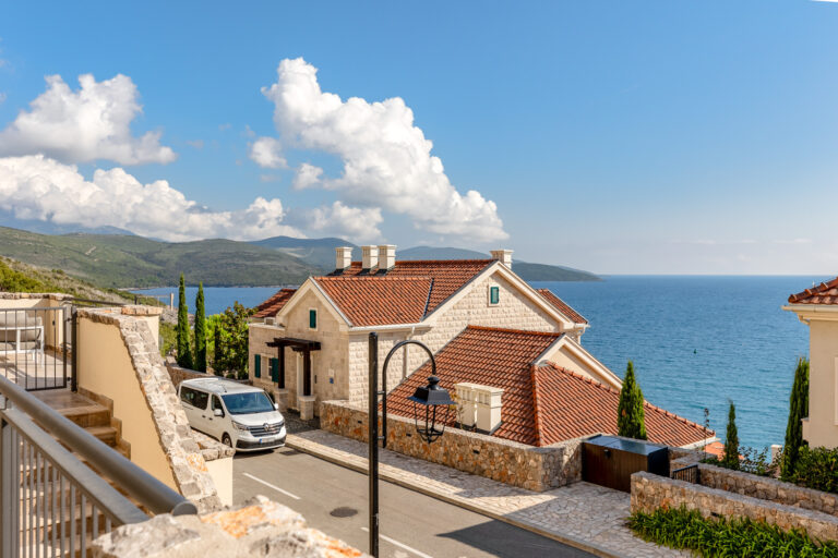 New luxurious apartment in Lustica Bay